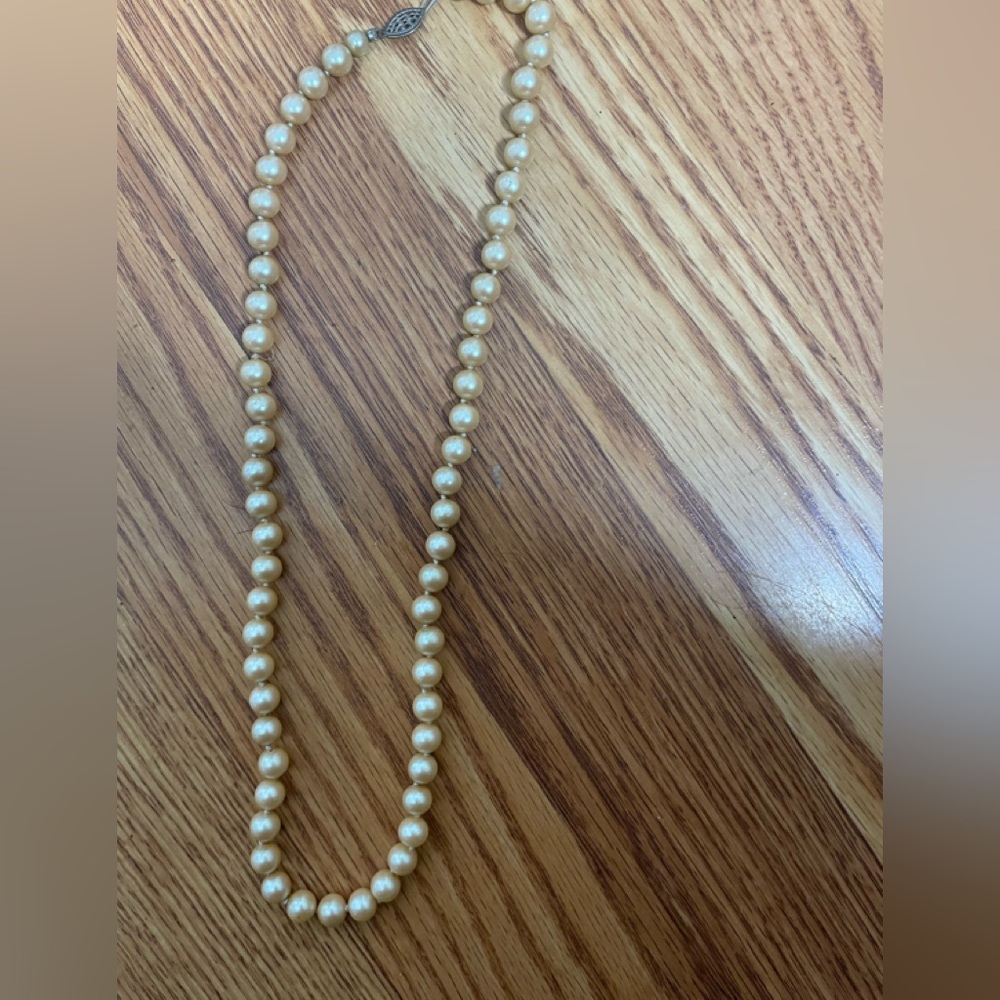 ❤️ 3/$20 Vintage faux pearl necklace